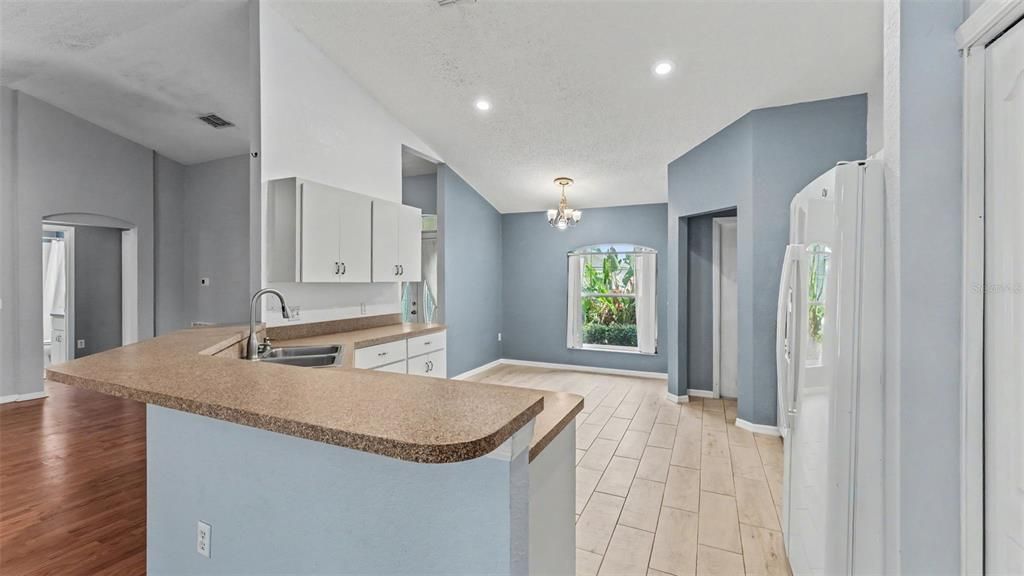 For Sale: $299,900 (3 beds, 2 baths, 1613 Square Feet)
