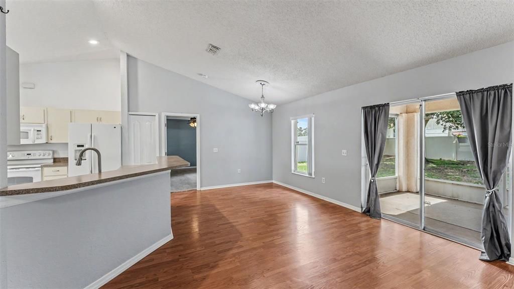 For Sale: $299,900 (3 beds, 2 baths, 1613 Square Feet)