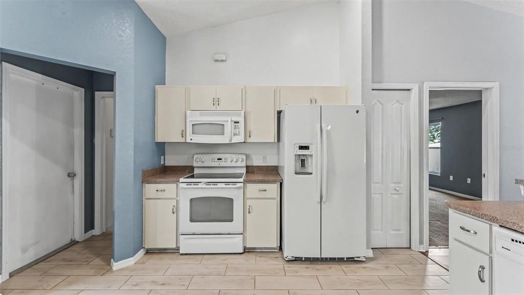 For Sale: $299,900 (3 beds, 2 baths, 1613 Square Feet)