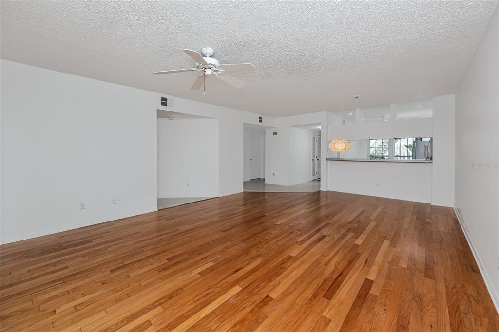 For Sale: $309,900 (2 beds, 2 baths, 1235 Square Feet)