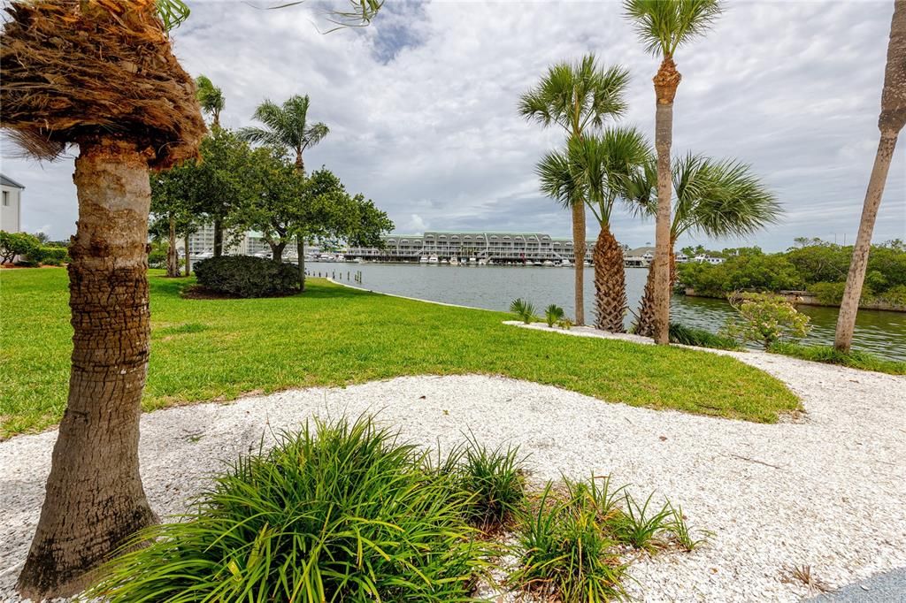For Sale: $309,900 (2 beds, 2 baths, 1235 Square Feet)