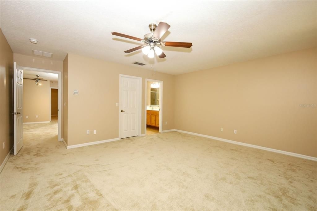For Sale: $359,900 (3 beds, 2 baths, 1828 Square Feet)