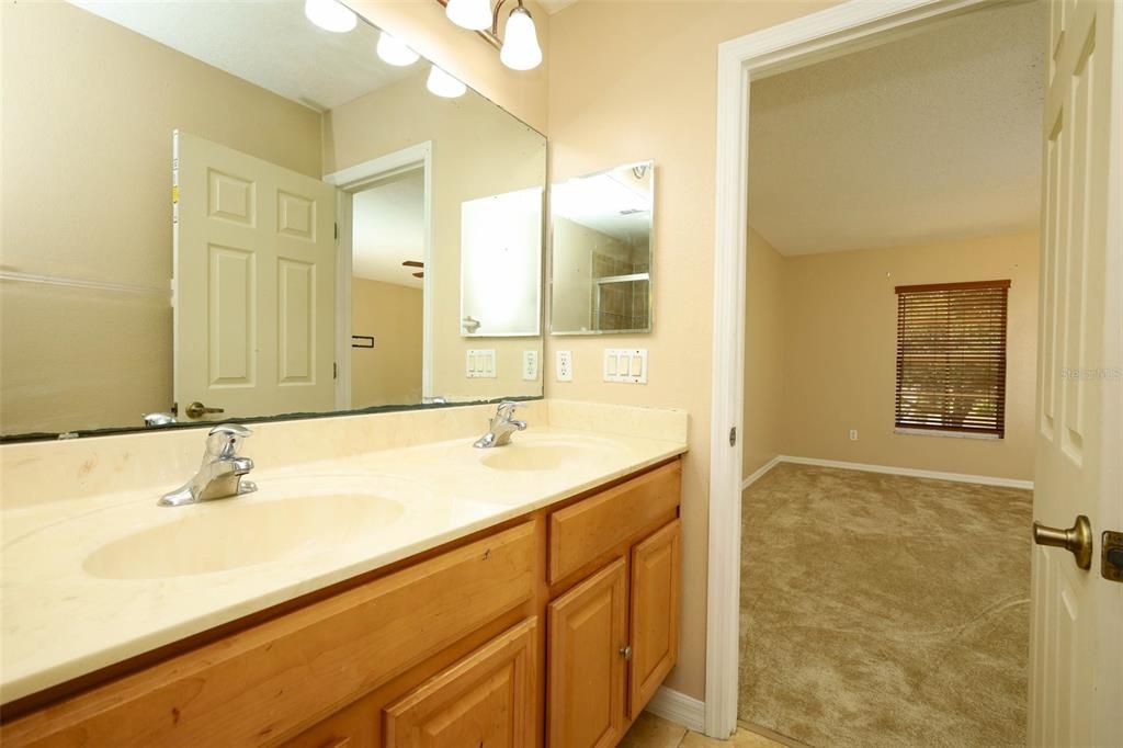 For Sale: $359,900 (3 beds, 2 baths, 1828 Square Feet)