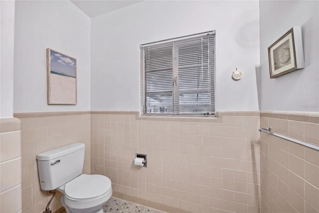 Activo con contrato: $225,000 (2 camas, 3 baños, 1353 Pies cuadrados)
