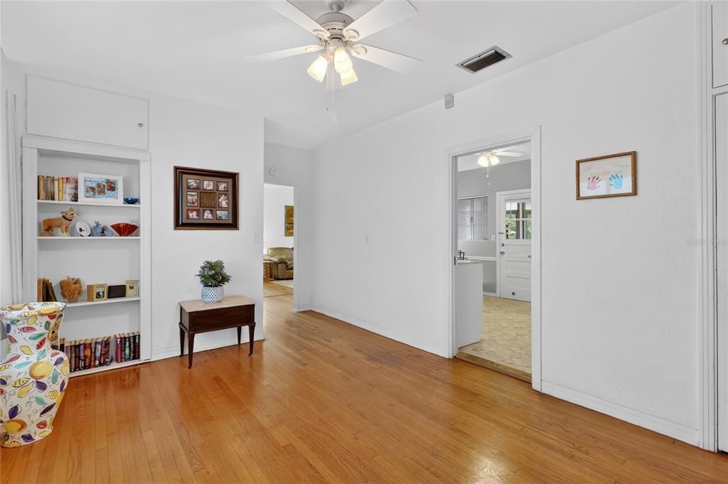 Activo con contrato: $225,000 (2 camas, 3 baños, 1353 Pies cuadrados)