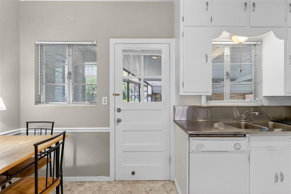 Activo con contrato: $225,000 (2 camas, 3 baños, 1353 Pies cuadrados)