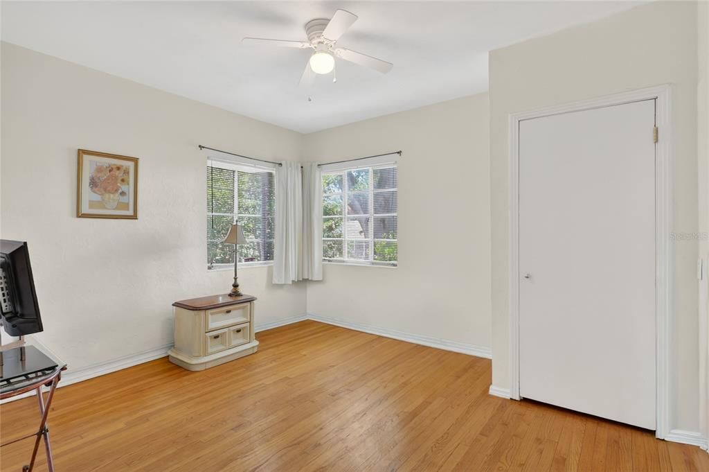 Activo con contrato: $225,000 (2 camas, 3 baños, 1353 Pies cuadrados)