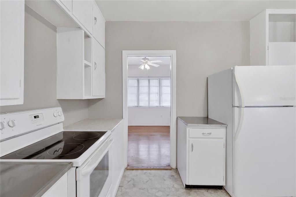 Activo con contrato: $225,000 (2 camas, 3 baños, 1353 Pies cuadrados)