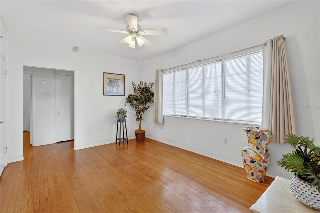 Activo con contrato: $225,000 (2 camas, 3 baños, 1353 Pies cuadrados)
