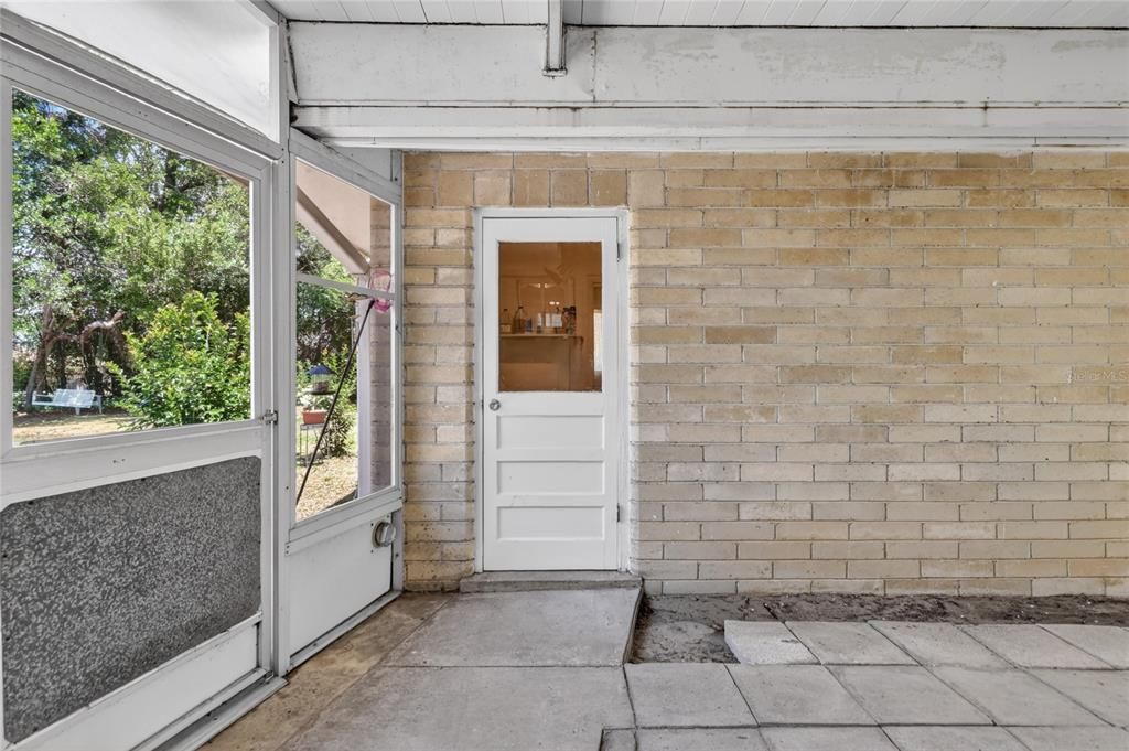 Activo con contrato: $225,000 (2 camas, 3 baños, 1353 Pies cuadrados)