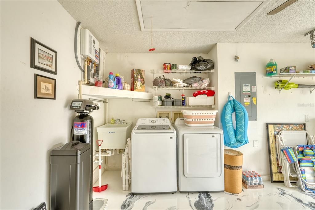 На продажу: $195,000 (2 спален, 2 ванн, 1215 Квадратных фут)