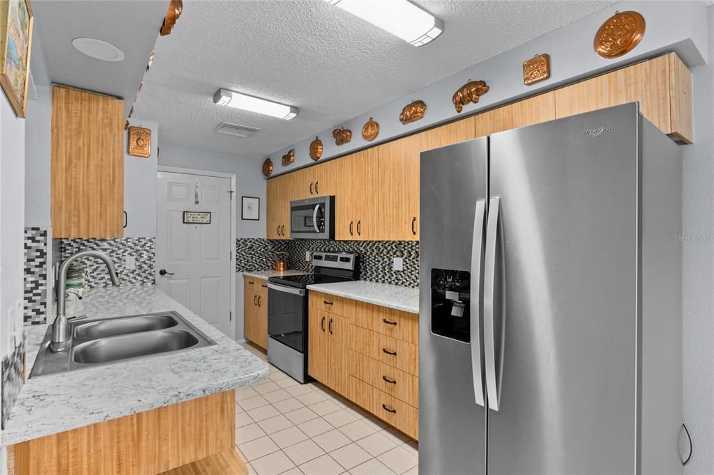 На продажу: $195,000 (2 спален, 2 ванн, 1215 Квадратных фут)