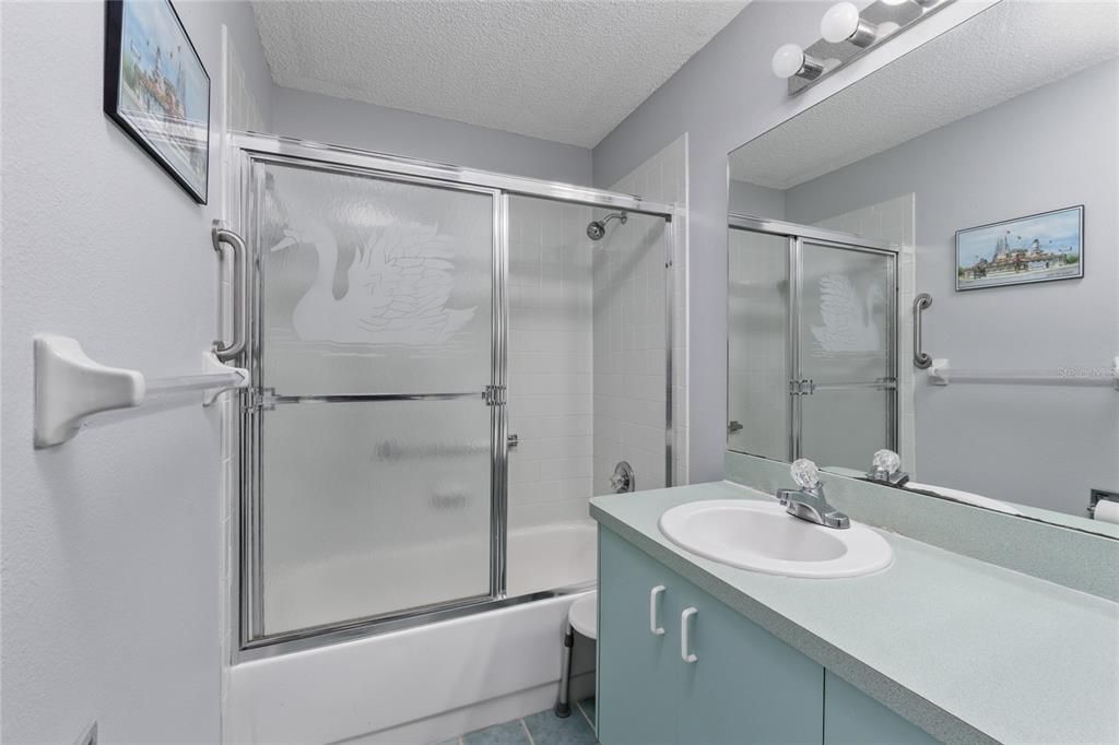 На продажу: $195,000 (2 спален, 2 ванн, 1215 Квадратных фут)