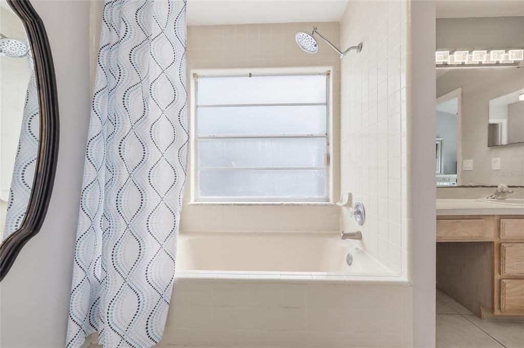 For Sale: $400,000 (3 beds, 2 baths, 1488 Square Feet)