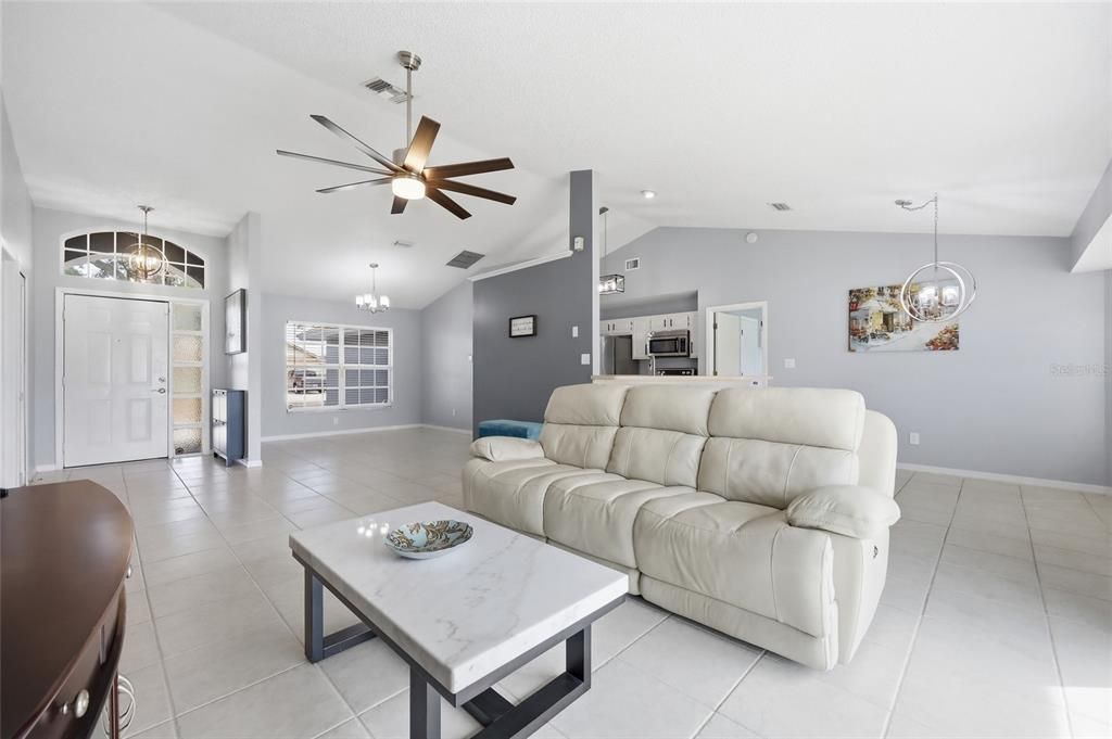 For Sale: $400,000 (3 beds, 2 baths, 1488 Square Feet)