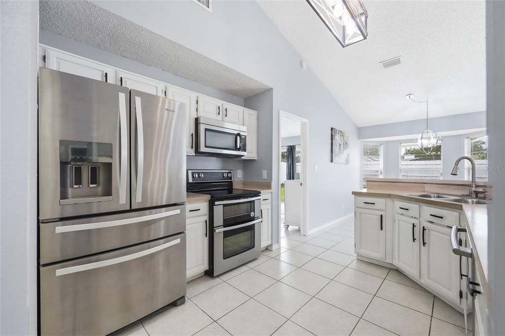For Sale: $400,000 (3 beds, 2 baths, 1488 Square Feet)
