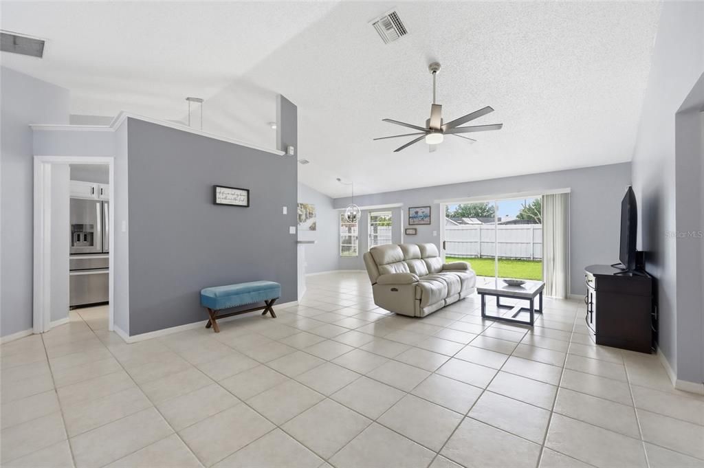 For Sale: $400,000 (3 beds, 2 baths, 1488 Square Feet)