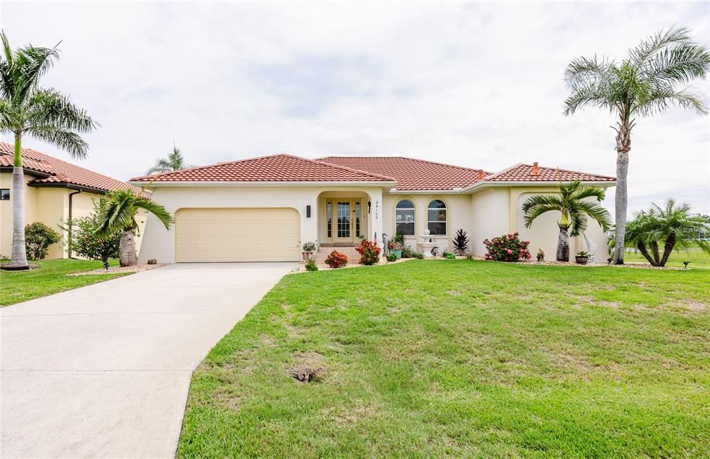 For Sale: $550,000 (3 beds, 2 baths, 2392 Square Feet)