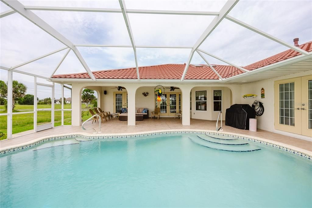 For Sale: $550,000 (3 beds, 2 baths, 2392 Square Feet)