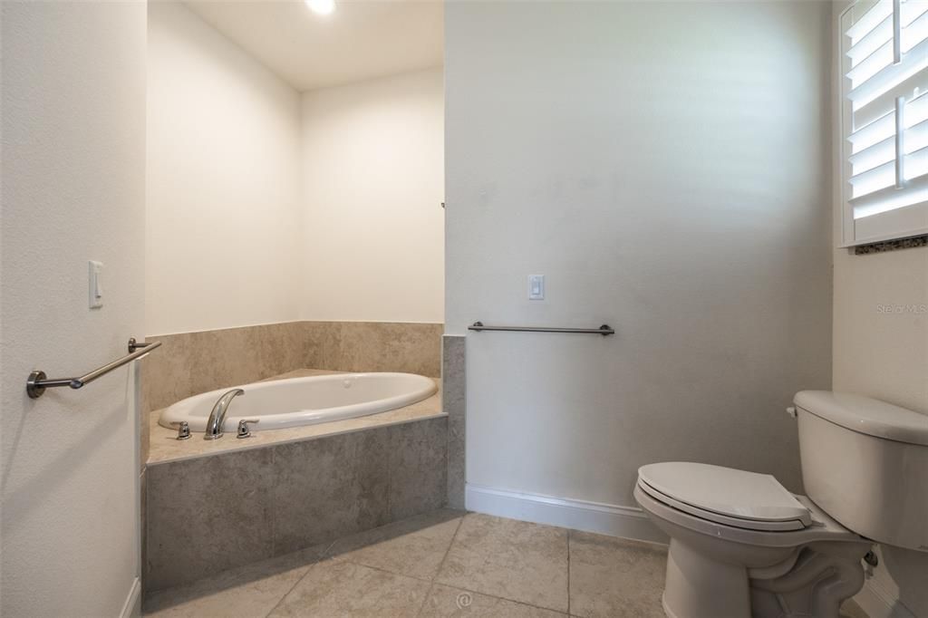 For Rent: $2,395 (3 beds, 2 baths, 1501 Square Feet)