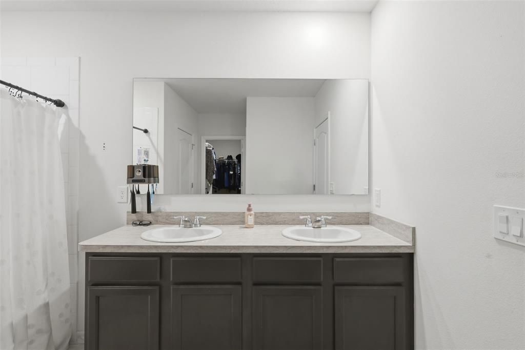 For Sale: $315,000 (4 beds, 2 baths, 1867 Square Feet)