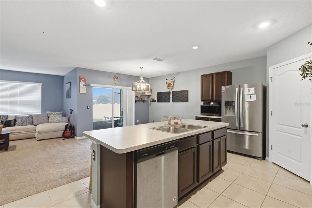 For Sale: $315,000 (4 beds, 2 baths, 1867 Square Feet)