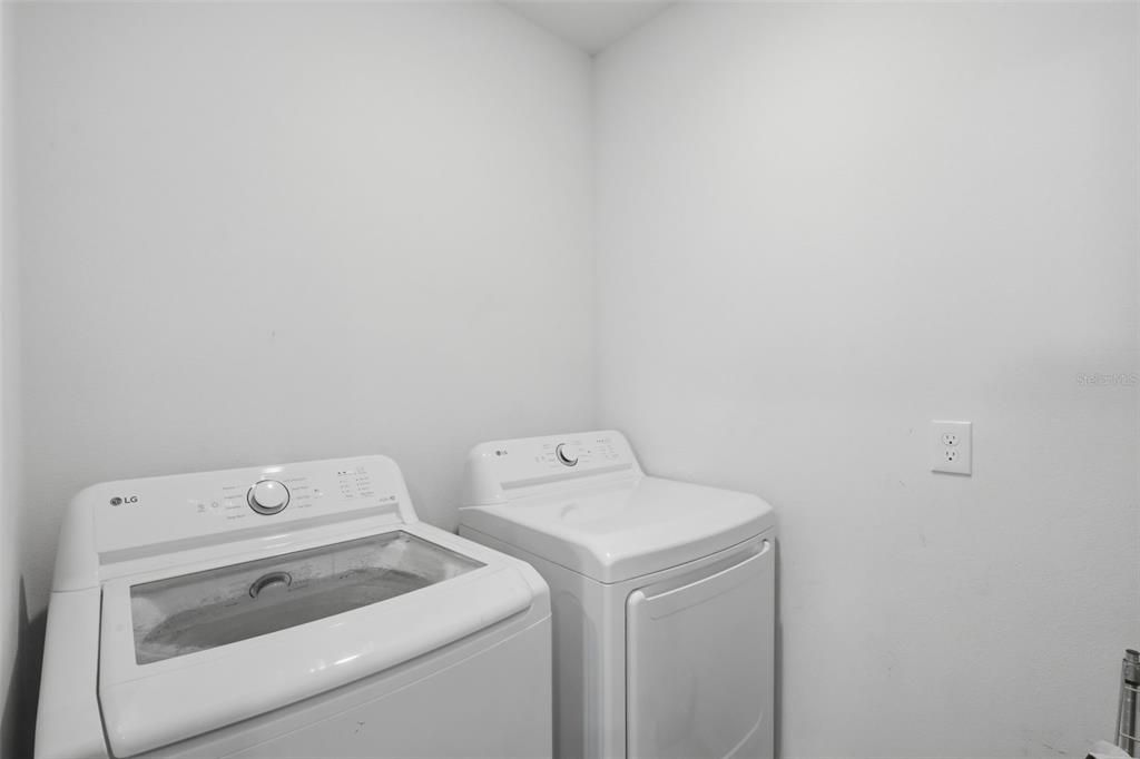 For Sale: $315,000 (4 beds, 2 baths, 1867 Square Feet)