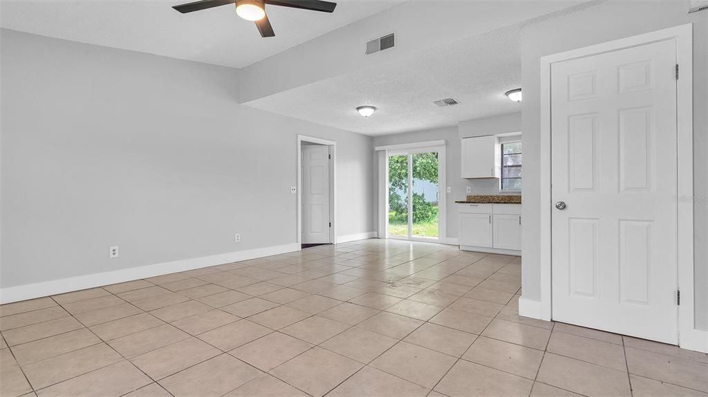 For Rent: $2,395 (4 beds, 2 baths, 1248 Square Feet)