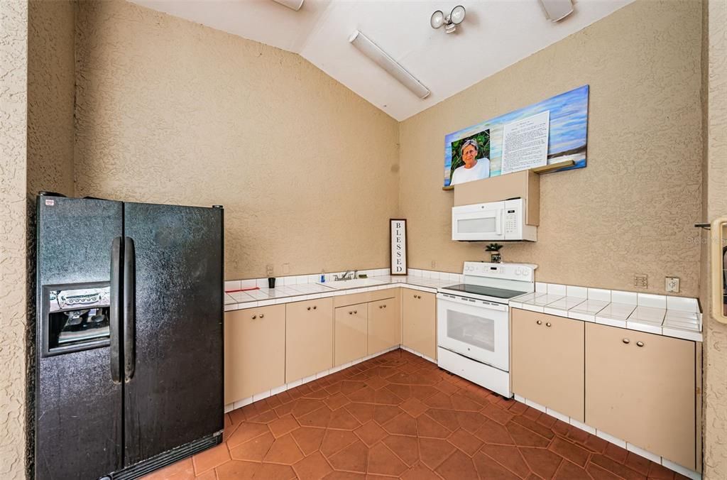 На продажу: $340,000 (2 спален, 2 ванн, 1050 Квадратных фут)