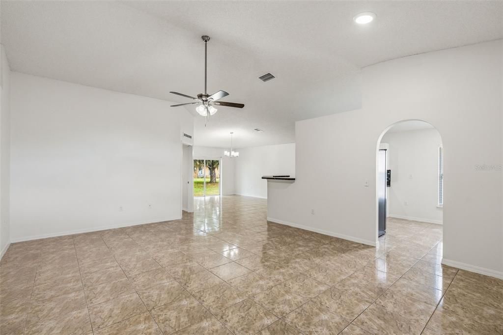 En Renta: $2,399 (3 camas, 2 baños, 1617 Pies cuadrados)
