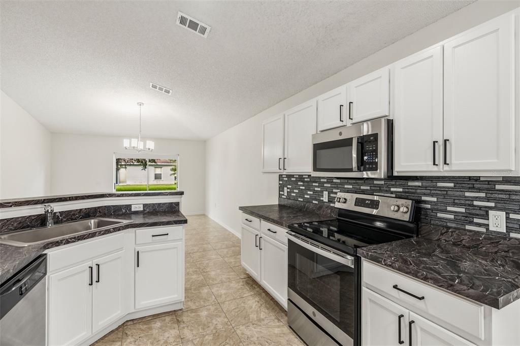 En Renta: $2,399 (3 camas, 2 baños, 1617 Pies cuadrados)