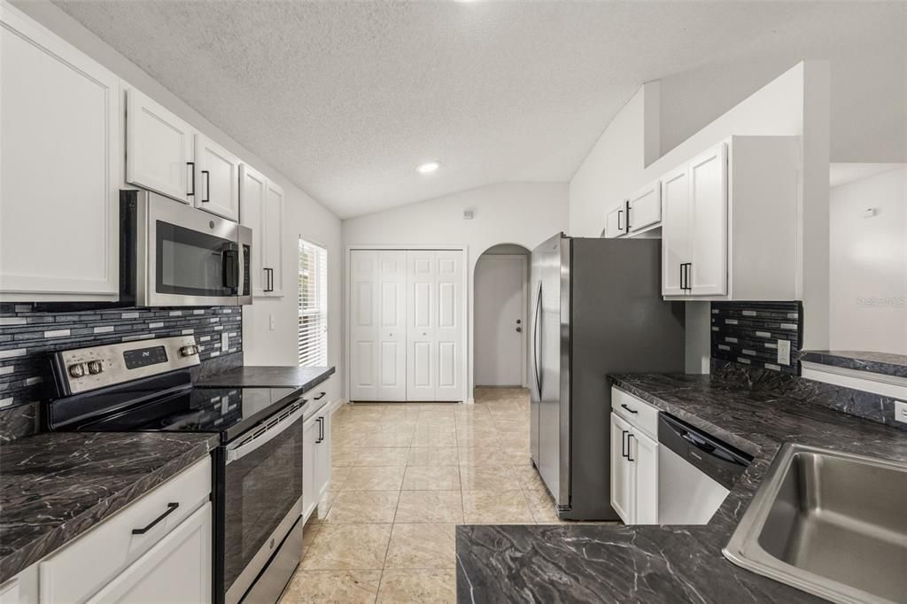 En Renta: $2,399 (3 camas, 2 baños, 1617 Pies cuadrados)