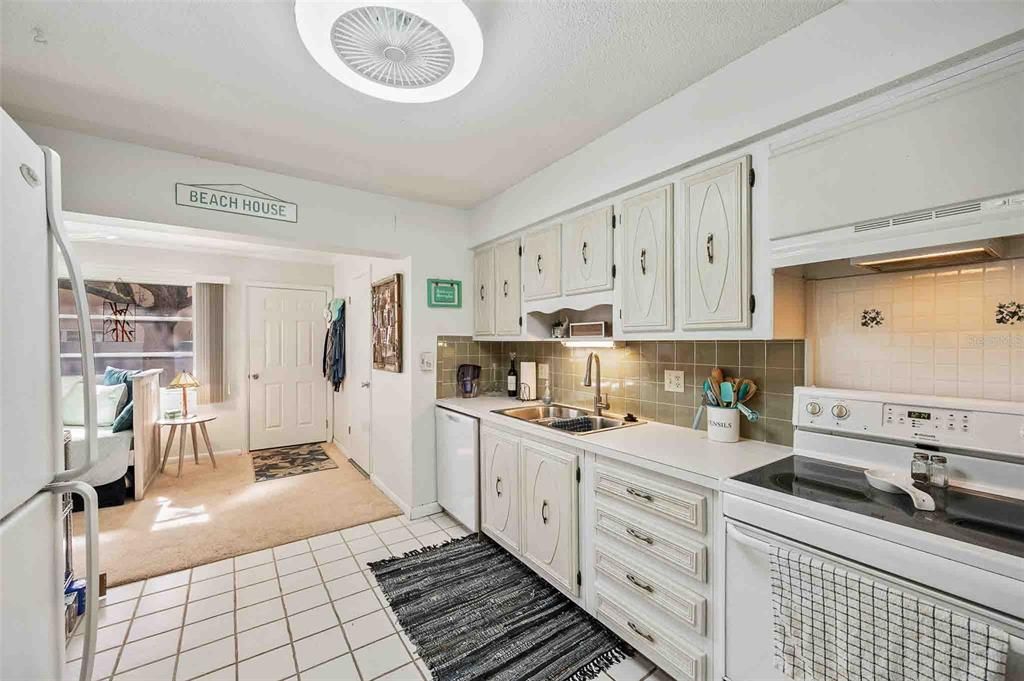 На продажу: $150,000 (2 спален, 2 ванн, 1180 Квадратных фут)