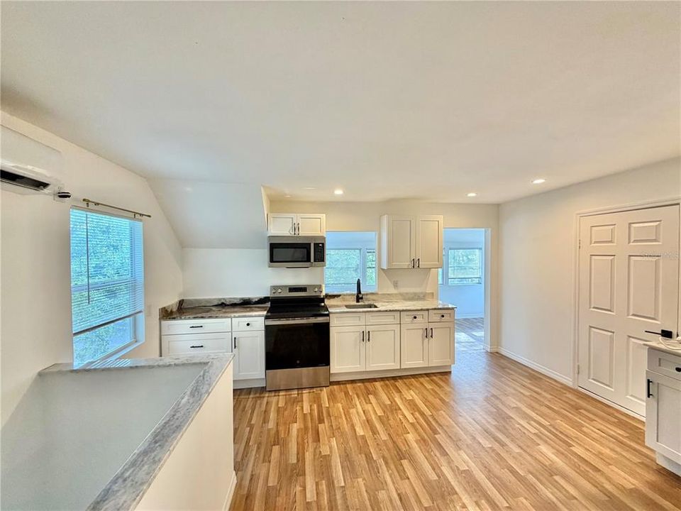 For Rent: $1,950 (1 beds, 1 baths, 675 Square Feet)