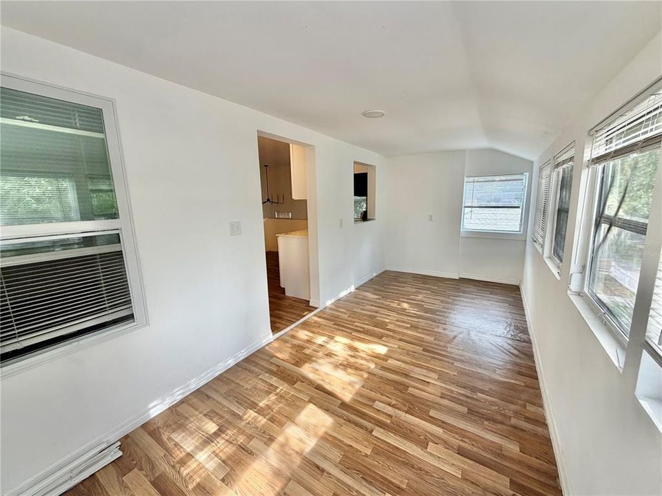 For Rent: $1,950 (1 beds, 1 baths, 675 Square Feet)