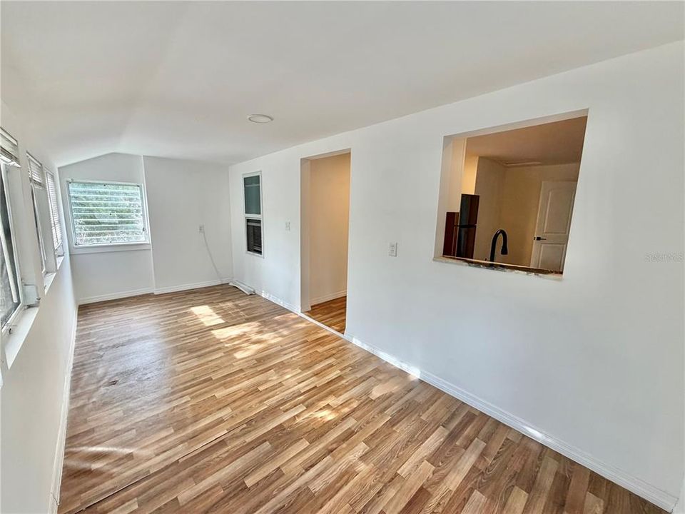 For Rent: $1,950 (1 beds, 1 baths, 675 Square Feet)