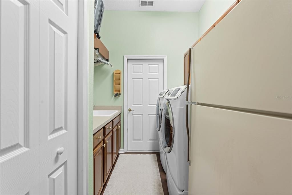 For Sale: $675,000 (4 beds, 3 baths, 3437 Square Feet)