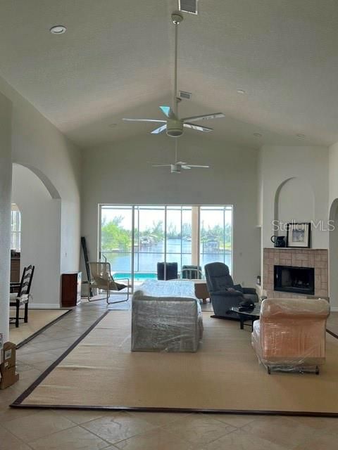 For Rent: $2,400 (3 beds, 2 baths, 2569 Square Feet)