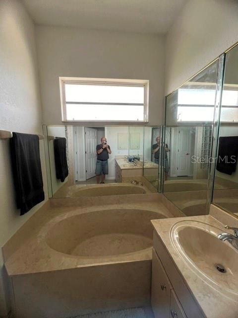 For Rent: $2,400 (3 beds, 2 baths, 2569 Square Feet)