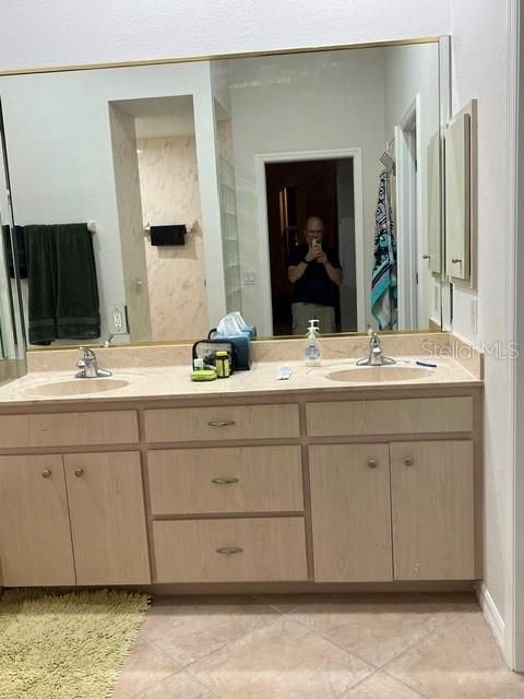 For Rent: $2,400 (3 beds, 2 baths, 2569 Square Feet)