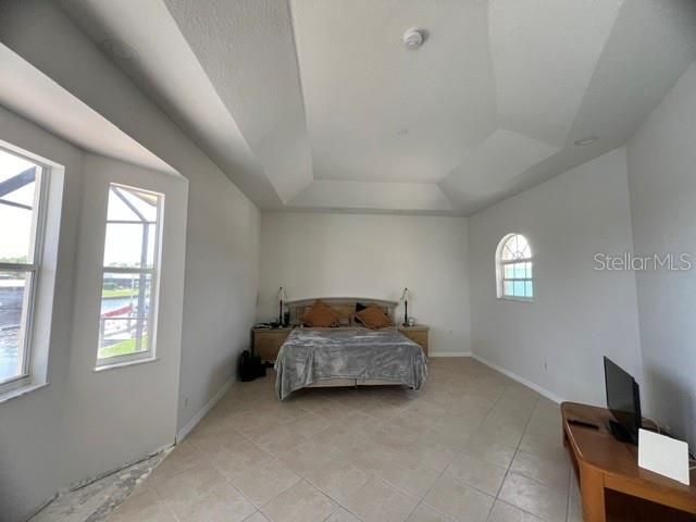 For Rent: $2,400 (3 beds, 2 baths, 2569 Square Feet)
