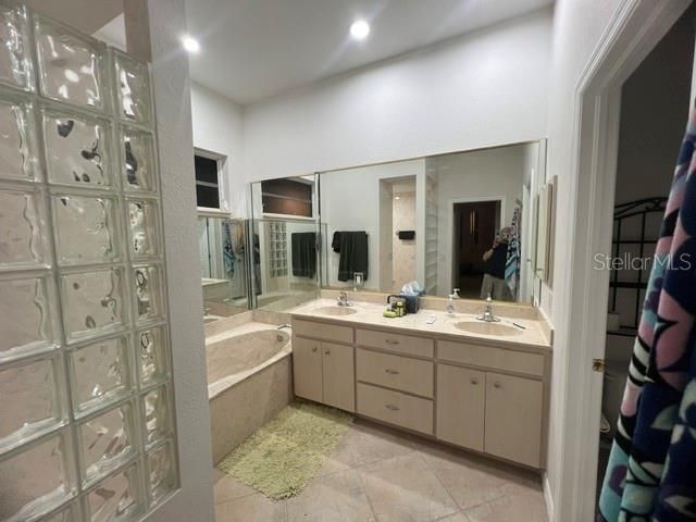 For Rent: $2,400 (3 beds, 2 baths, 2569 Square Feet)