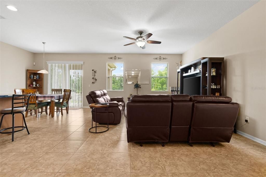 For Sale: $359,900 (4 beds, 2 baths, 1837 Square Feet)