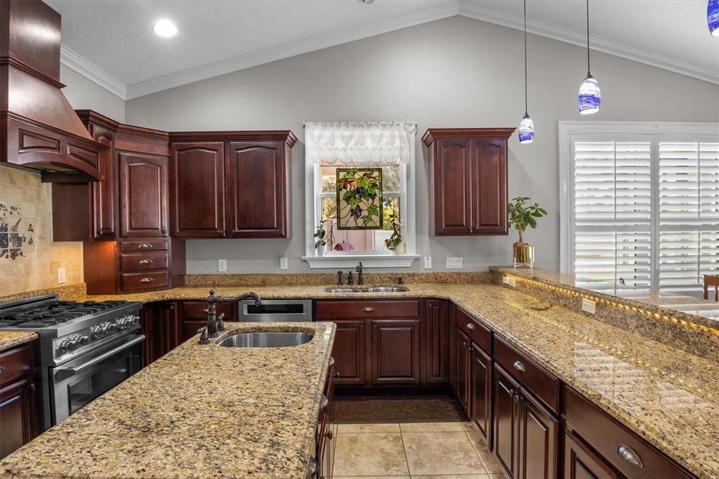 For Sale: $630,000 (5 beds, 2 baths, 2806 Square Feet)