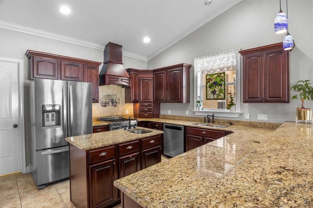 For Sale: $630,000 (5 beds, 2 baths, 2806 Square Feet)