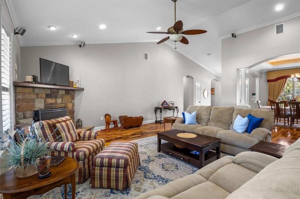 For Sale: $630,000 (5 beds, 2 baths, 2806 Square Feet)