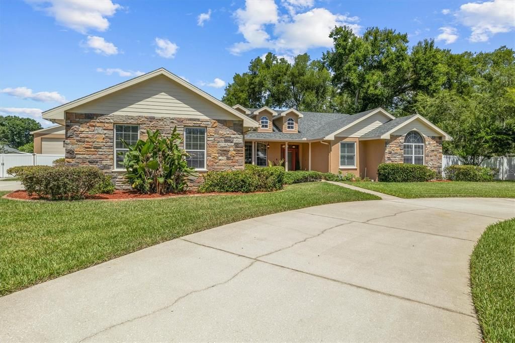 For Sale: $630,000 (5 beds, 2 baths, 2806 Square Feet)