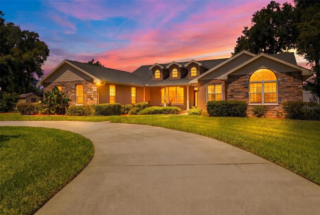 For Sale: $630,000 (5 beds, 2 baths, 2806 Square Feet)