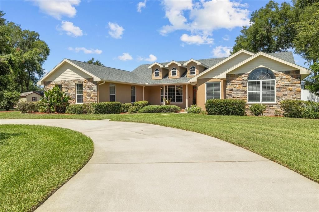 For Sale: $630,000 (5 beds, 2 baths, 2806 Square Feet)