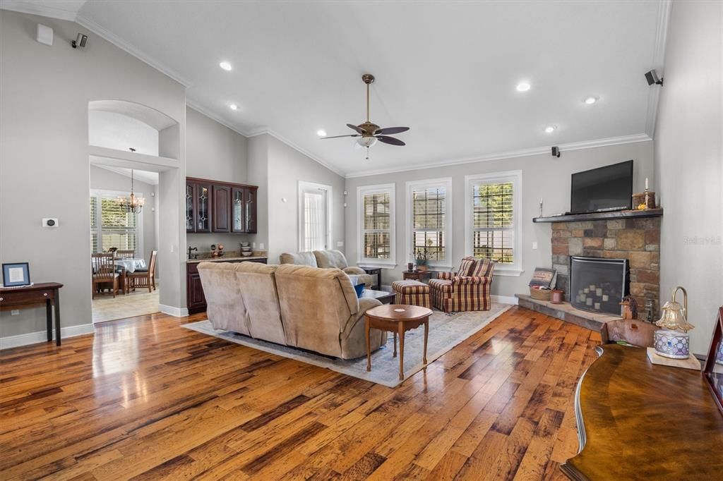 For Sale: $630,000 (5 beds, 2 baths, 2806 Square Feet)